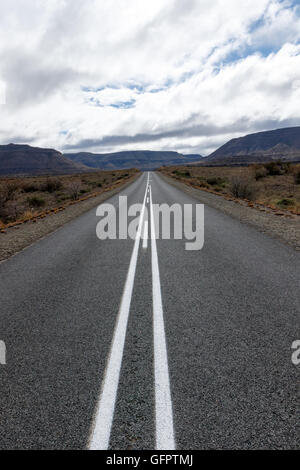 Berge-Ahead - Fraserburg ist eine Stadt in der Karoo-Region der nördlichen Kapprovinz Südafrikas. Es liegt in der Karoo Stockfoto