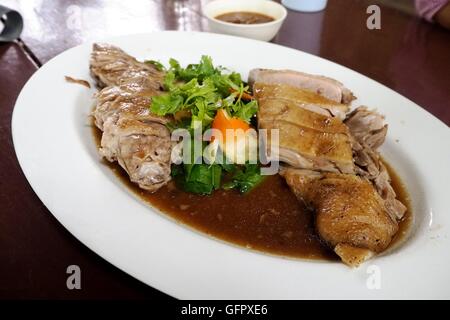 Dampf-Ente auf weißen Teller Stockfoto