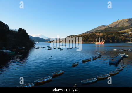 Blick auf den Mount Fuji aus Lake Ashi am Morgen, Hakone, Japan Stockfoto