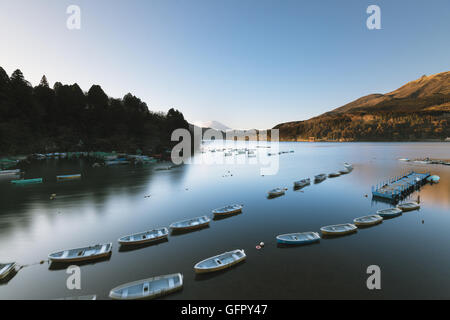 Blick auf den Mount Fuji aus Lake Ashi am Morgen, Hakone, Japan Stockfoto