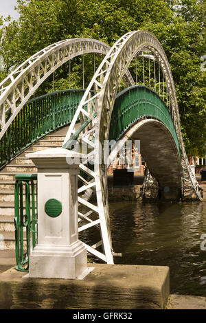 Bedford, Bedfordshire, England, UK Mühle Wiesen, Hängebrücke über den Fluss Great Ouse Stockfoto