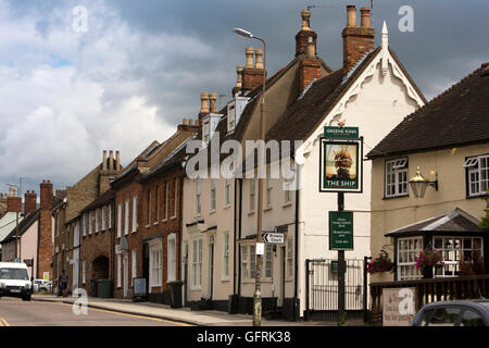 Großbritannien, England, Bedfordshire, Bedford, St Cuthbert Street, historischen Häusern und Schiff pub Stockfoto