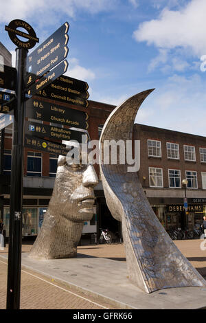 Großbritannien, England, Bedfordshire, Bedford, Rick Kirby, Reflexionen von Bedford, Metall 2009-Skulptur Stockfoto