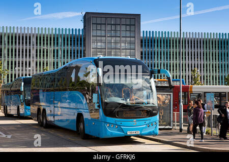 Großbritannien, England, Bedfordshire, Bedford, Busbahnhof, Stagecoach X5 Expressbus zwischen Oxford und Cambridge Stockfoto