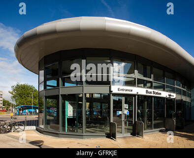 Großbritannien, England, Bedfordshire, Bedford, Busbahnhof, Empfangsgebäude Stockfoto