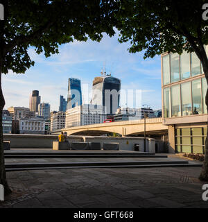 South London Bridge Walkie Talkie Bankgebäude der Stadt London England UK Stockfoto