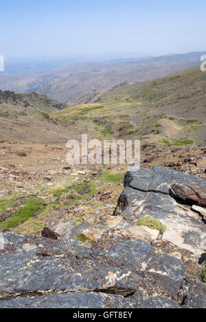 Stream vom Pico del Veleta, Sierra Nevada, Andalusien, Spanien. Stockfoto