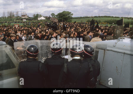 RUC an Hunger Stürmer Francis Hughes Beerdigung 1981 Bellaghy, in der Grafschaft Londonderry, Nordirland 1980 s UK HOMER SYKES Stockfoto