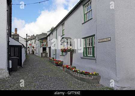 Wordsworth Straße (ehemals Leder, Rag & Putty) im Dorf Hawkshead, Cumbria Stockfoto