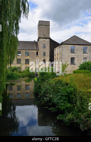 Fluß Frome & Mühle, Brimscombe Port, Nr. Stroud, Gloucestershire Stockfoto