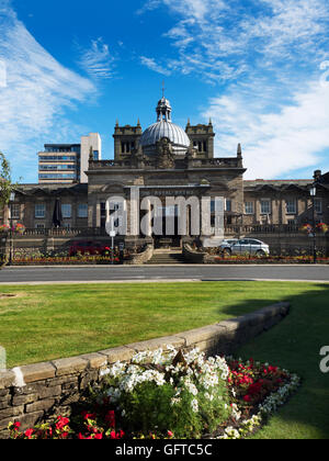 Das alte königliche Bäder Gebäude aus Crescent Gardens Harrogate North Yorkshire England Stockfoto