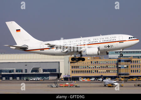 Stuttgart/Deutschland Juni 12 2012: Airbus 310 von Deutsche Luftwaffe am Stuttgarter Flughafen. Stockfoto