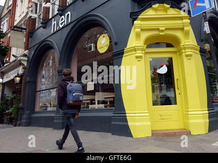 h.en Restaurant in Upper Street, Islington, London ist spezialisiert auf Hühnchen-Gerichte Stockfoto