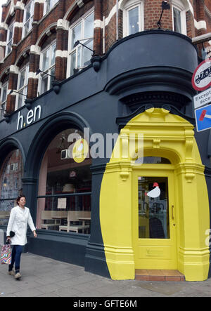 h.en Restaurant in Upper Street, Islington, London ist spezialisiert auf Hühnchen-Gerichte Stockfoto