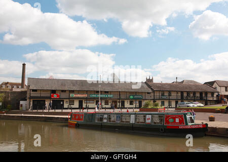 Die "Kenavon Venture" Narrowboat vertäut am Kai in Devizes neben dem Kennet und Avon Kanal Vertrauen museum Stockfoto