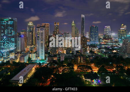 Nachtansicht des Siam Square von Chitlom, Bangkok Stockfoto