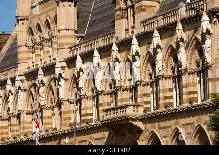 Großbritannien, England, Northamptonshire, Northampton, St Giles' Square, 1864 Guildhall Statuen der Könige Stockfoto