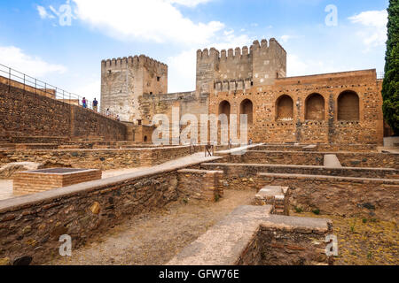 Die Alcazaba Festung Alhambra, zeigt die 'Armas' Platz, Alhambra de Granada, Andalusien, Spanien. Stockfoto