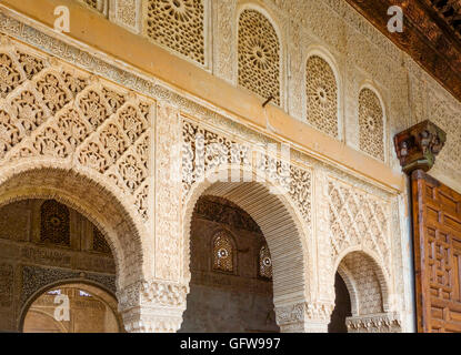 Maurische verzierte Tür, Palacio de Generalife, Alhambra, Sommer Palast der Nasriden Emire, Könige, Granada, Andalusien, Spanien. Stockfoto