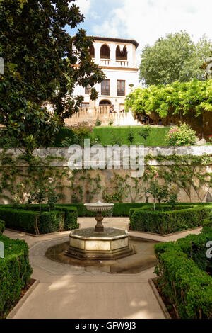 Romantische Aussichtspunkt im Neo-gotischen Stil, Generalife. Komplex der Alhambra, Granada, Andalusien, Spanien. Stockfoto