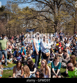 2016 17 März, USA, New York, Brooklyn. Präsidentschaftskandidatur Rallye Kandidat Bernie Sanders im Prospect Park. Stockfoto