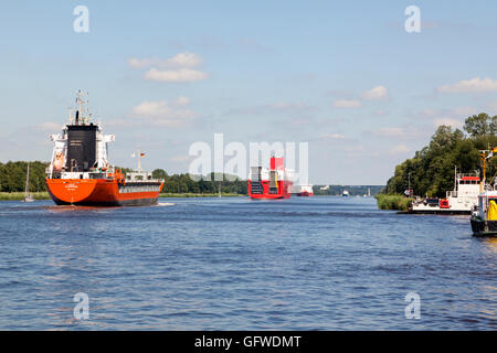 Verkehr am Nord-Ostsee-Kanal Stockfoto