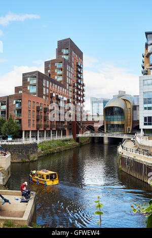 Bahnhof Leeds südlichen Eingang ikonischen Eingang goldfarben eloxiertem Aluminium Schindeln aus Getreidespeicher Wharf Stockfoto