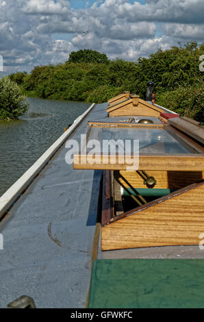 Narrowboat auf Kennet und Avon Kanal Stockfoto