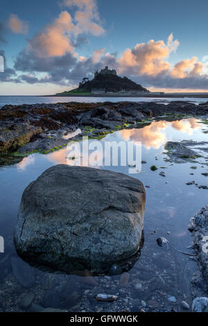 Küste bei St. Michaels Mount, Cornwall Stockfoto