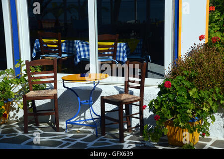 Marias griechischen Taverne am Strand in der Nähe des Hafens in Katelios auf der griechischen Insel Kefalonia, Griechenland, Europa-EU. Stockfoto