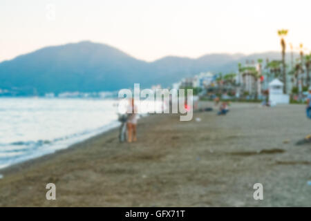 Bild von blur Menschen am Strand für Nutzung im Hintergrund in Marmaris, Türkei Stockfoto