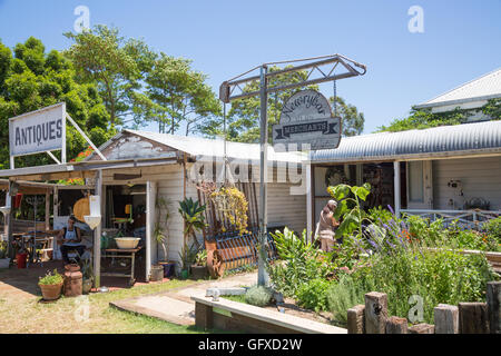 Antiquitäten zu speichern, in dem Dorf Newrybar in new South Wales, Australien Stockfoto