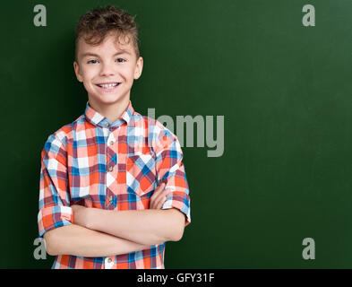 Junge wieder in die Schule Stockfoto