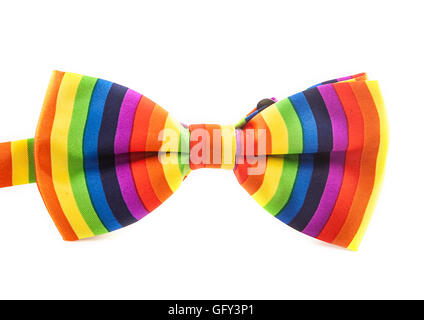 Regenbogen Diagonale Geschenkband Bogen wie ein Seide mit Packpapier Klebeband helle Spektrum Farben für wohltätige Zwecke Spende oder Winter Urlaub Silvester Weihnachtsfeier isoliert auf einem weißen Hintergrund. Stockfoto