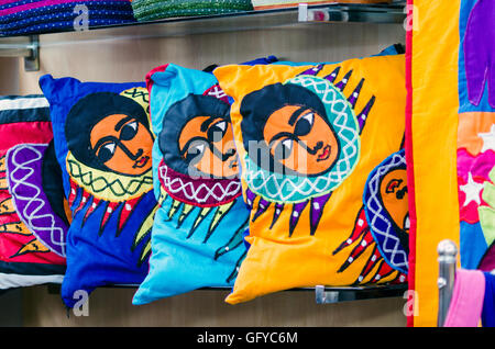 Kissen mit traditionellen religiösen Motiv, Handwerksbetrieb, internationalen Flughafen Addis Abeba, Äthiopien Stockfoto