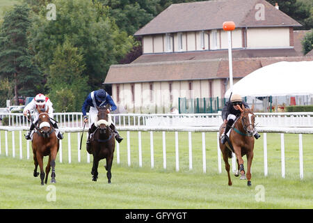 Clairefontaine-Deauville, Normandie, Frankreich. 1. August 2016. Prix von Glyzinien mit stilvollen Katze geritten von Dylan Ubeda Credit: Action Plus Sport Bilder/Alamy Live News Stockfoto