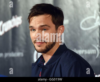 Köln, Deutschland. 1. August 2016. Britischer Schauspieler Nicholas Hoult Gesten während der Premiere des Films Collide in Köln, Deutschland, 1. August 2016. Der Film beginnt am 04.08.2016. Foto: Henning Kaiser/Dpa/Alamy Live News Stockfoto