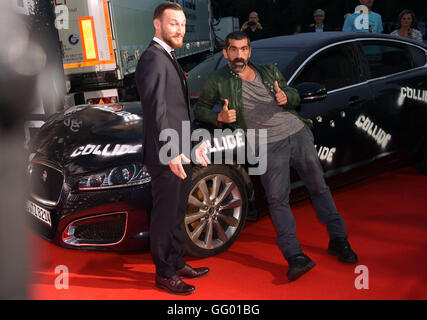 Köln, Deutschland. 1. August 2016. Schauspieler Johnny Palmiero und Erdal Yildiz im Bild bei der Premiere des Films Collide in Köln, Deutschland, 1. August 2016. Der Film beginnt am 04.08.2016. Foto: Henning Kaiser/Dpa/Alamy Live News Stockfoto