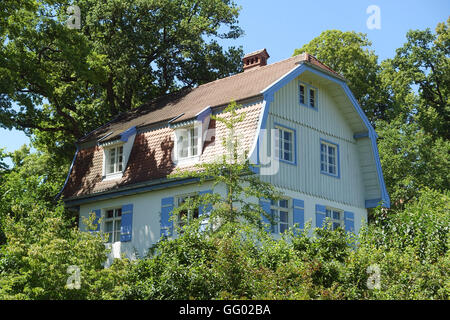 Murnau, Deutschland. 20. Juli 2016. Das Septembertag-Haus in Murnau, Deutschland, 20. Juli 2016 abgebildet. Die Künstler Gabriele Muenter (1877-1962) und Wassily Kandinsky (1866-1944) verbrachte die Sommermonate zusammen hier zwischen 1909 und 1914. Foto: ALEXANDRA SCHULER - NO WIRE SERVICE - © Dpa/Alamy Live-Nachrichten Stockfoto