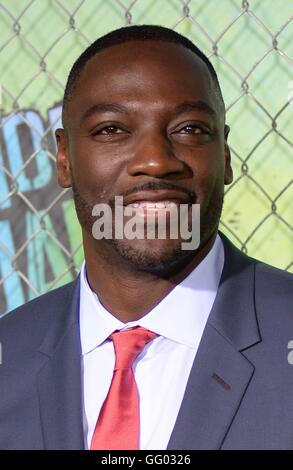 New York, NY, USA. 1. August 2016. Adewale Akinnuoye-Agbaje im Ankunftsbereich für SUICIDE SQUAD Premiere, Beacon Theatre, New York, NY 1. August 2016. © Kristin Callahan/Everett Collection/Alamy Live-Nachrichten Stockfoto