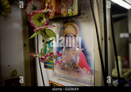 Amritsar, Punjab, Indien. 12. Mai 2013. Datei-Bild - Bild von Krishna Hindu-Gott in einen Friseurladen von Amritsar, Indien. © Jordi Boixareu/ZUMA Draht/Alamy Live-Nachrichten Stockfoto