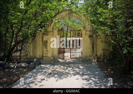 Rishikesh, Uttarakhand, Indien. 17. Mai 2013. Datei-Image - Gateway in einem Ashram (eine spirituelle Einsiedelei oder ein Kloster im indischen Religionen) in Rishikesh Uttarakhand, Indien. © Jordi Boixareu/ZUMA Draht/Alamy Live-Nachrichten Stockfoto