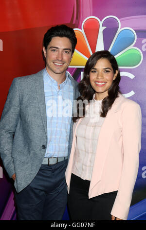 Beverly Hills, Kalifornien, USA. 2. August 2016. Ben Feldman, America Ferrera an NBCUniversal 2016 Fernsehen Critics Association Summer Tour im Beverly Hilton Hotel am 2. August 2016. Bildnachweis: MediaPunch Inc/Alamy Live-Nachrichten Stockfoto