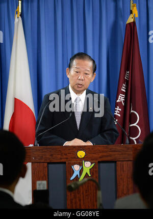 Tokio, Japan. 3. August 2016. Der neue Generalsekretär Japans regierende Liberale Demokratische Partei Toshihiro Nikai Medien in Tokio, Japan, 3. August 2016 spricht. © Ma Ping/Xinhua/Alamy Live-Nachrichten Stockfoto