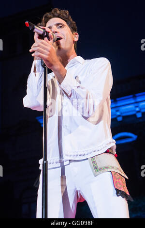 Cernobbio Italien. 2. August 2016. Die britisch-libanesischen Popstar MIKA führt live auf der Bühne Villa Erba in das letzte Datum des seinen europäischen Tour 2016 Kredit: Rodolfo weitertransferiert/Alamy Live News Stockfoto