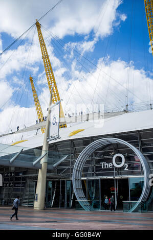 London, UK. 3. August 2016. Die O2-Arena unter Sommerwolken, London UK 3. August 2016 - Credit: Alberto Pezzali/Alamy Live News Stockfoto