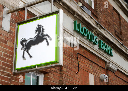 Lloyds banking Group, Räumlichkeiten in Kirchensiedlung, Southport, Merseyside, England Stockfoto