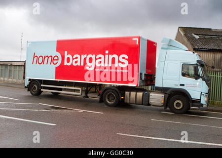 Home Schnäppchen Lkw die Belieferung von Geschäften Stockfoto