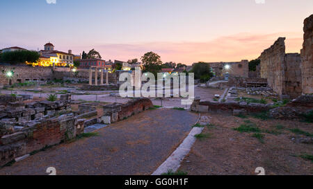 Reste des Hadrian Bibliothek in Plaka in Athen, Griechenland. Stockfoto