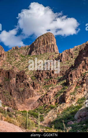 Flatiron, Blick vom Siphon Draw Trail, Superstition Mountains, in der Nähe von Lost Dutchman State Park in der Nähe von Apache Junction, Arizona Stockfoto